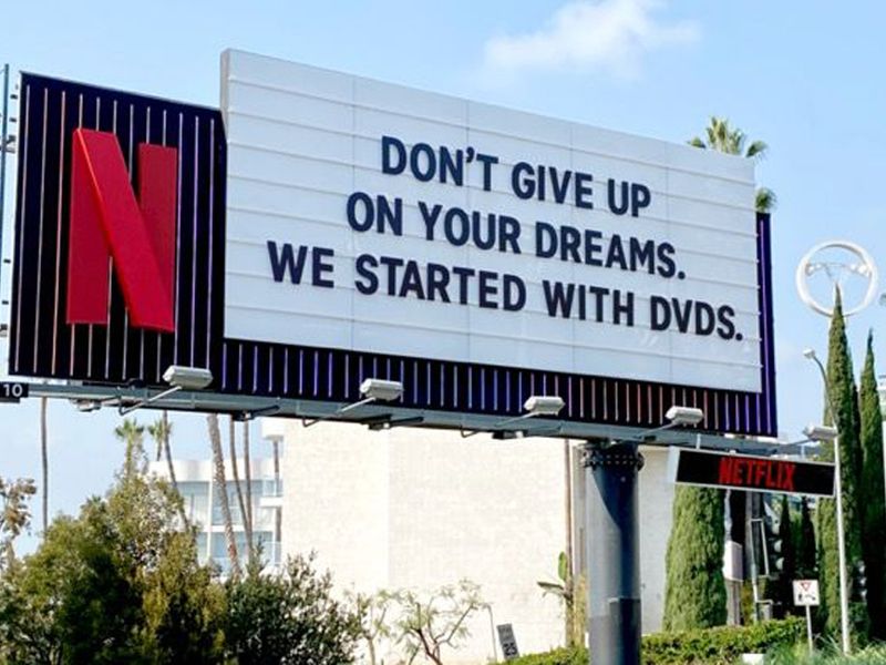 Slogan Netflix: "Don't give up on your dreams. We started with DVDs"